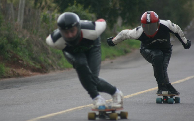Treinos de skate downhill e outras modalidades sobre rodinhas voltam a acontecer em ladeira icônica de São João do Deserto, em Novo Hamburgo