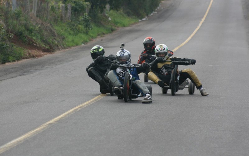 Treinos de skate downhill e outras modalidades sobre rodinhas voltam a acontecer em ladeira icônica de São João do Deserto, em Novo Hamburgo