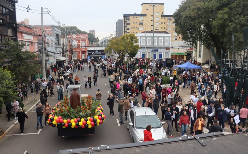 A 19ª Romaria de Padre Reus reuniu diversos fieis desde a concentração na Praça Tiradentes