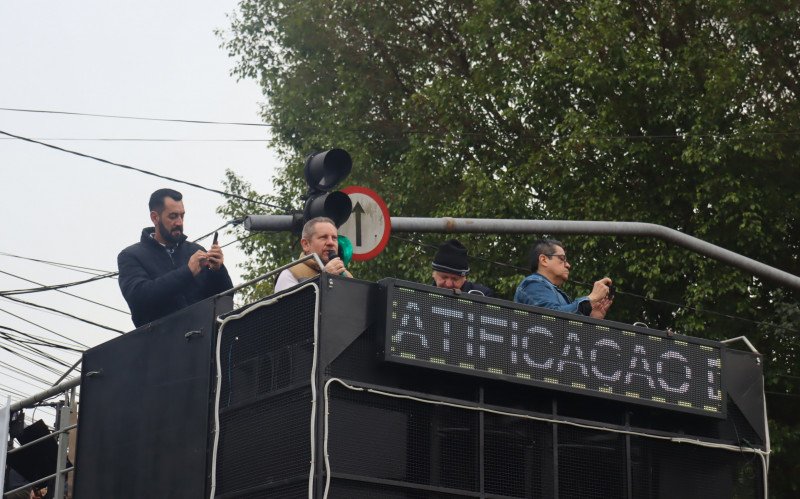 O prefeito de São Leopoldo, Heliomar Franco, participou da 19ª Romaria de Padre Reus acompanhado do secretário municipal de Segurança Pública e Defesa Comunitária (Semusp), coronel Alexandre da Rosa
