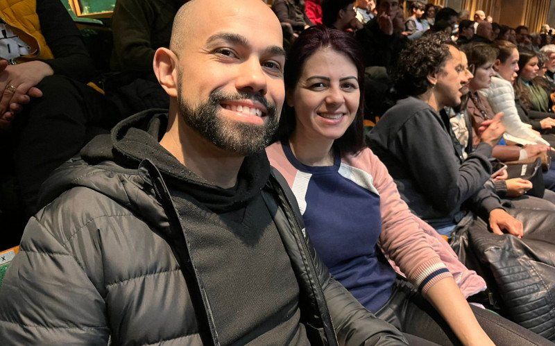 O casal de namorados, Marcus Vinícius Vargas da Silva e Rosana Keller, prestigiou o Rock in Concert | abc+