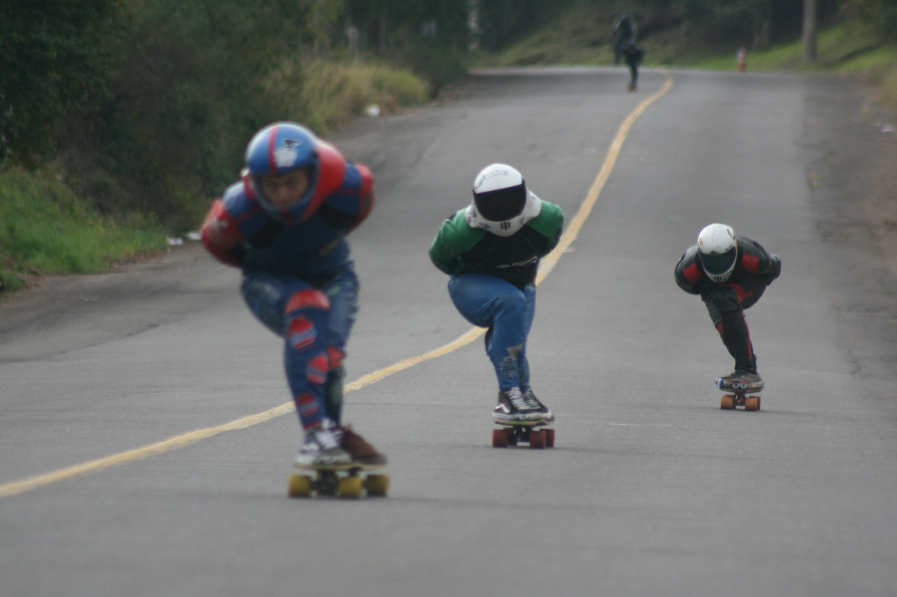 Ladeira que forjou campeões volta ao cenário do skate downhill em Novo Hamburgo