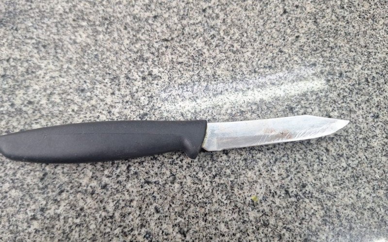 Arma usada no crime acabou apreendida após ser usada contra comerciante no domingo (13), em Canoas | abc+
