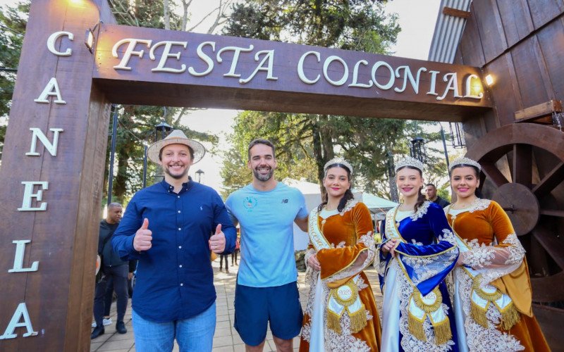 Prefeito Gilberto Cezar recebe governador na Festa Colonial