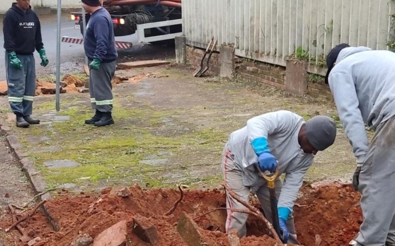 Prefeitura de São Leopoldo realiza limpeza de bocas de lobo no bairro São José