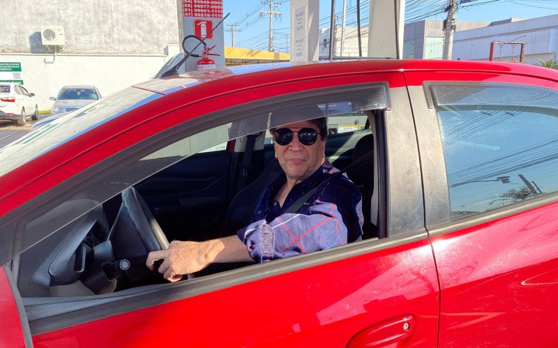 O modelista Joceli Ramos utiliza o carro diariamente e sentiu o impacto do reajuste | abc+
