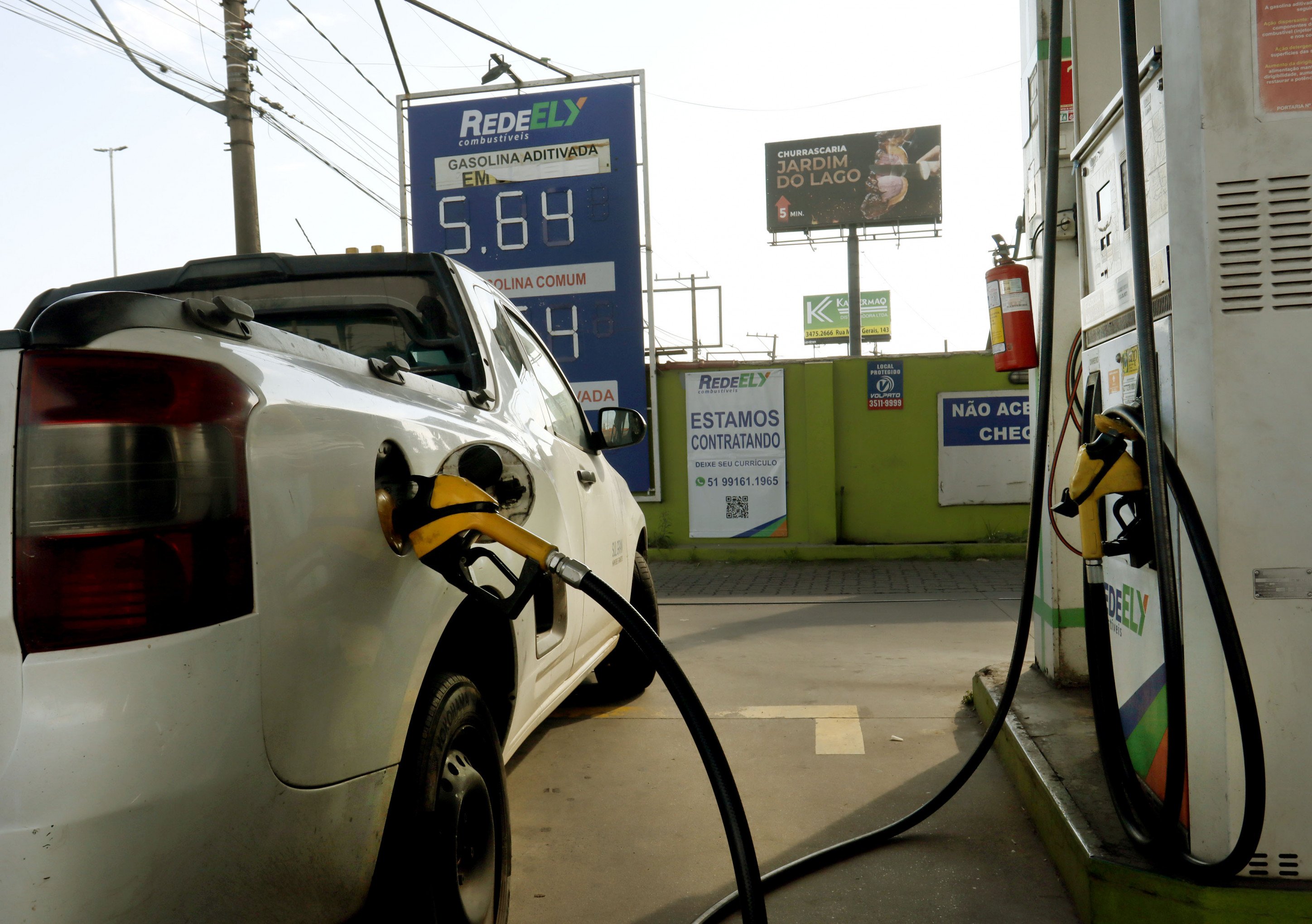 Preço da gasolina chega a custar treze centavos mais barato em alguns postos de Canoas