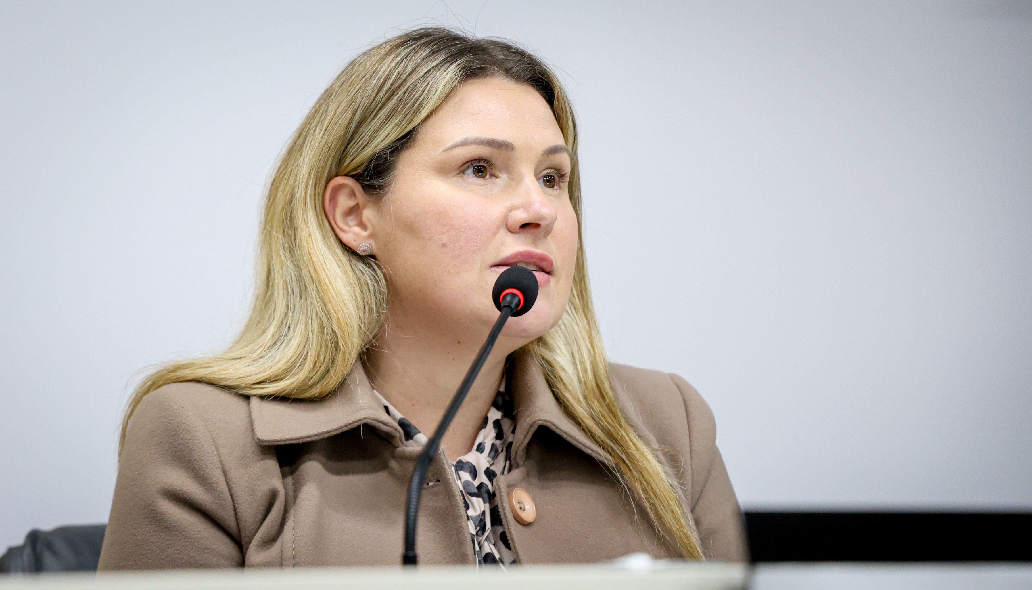 "Lamento muito por esse tipo de política e por esse tipo de político", diz vereadora hamburguense sobre operação policial em São Leopoldo