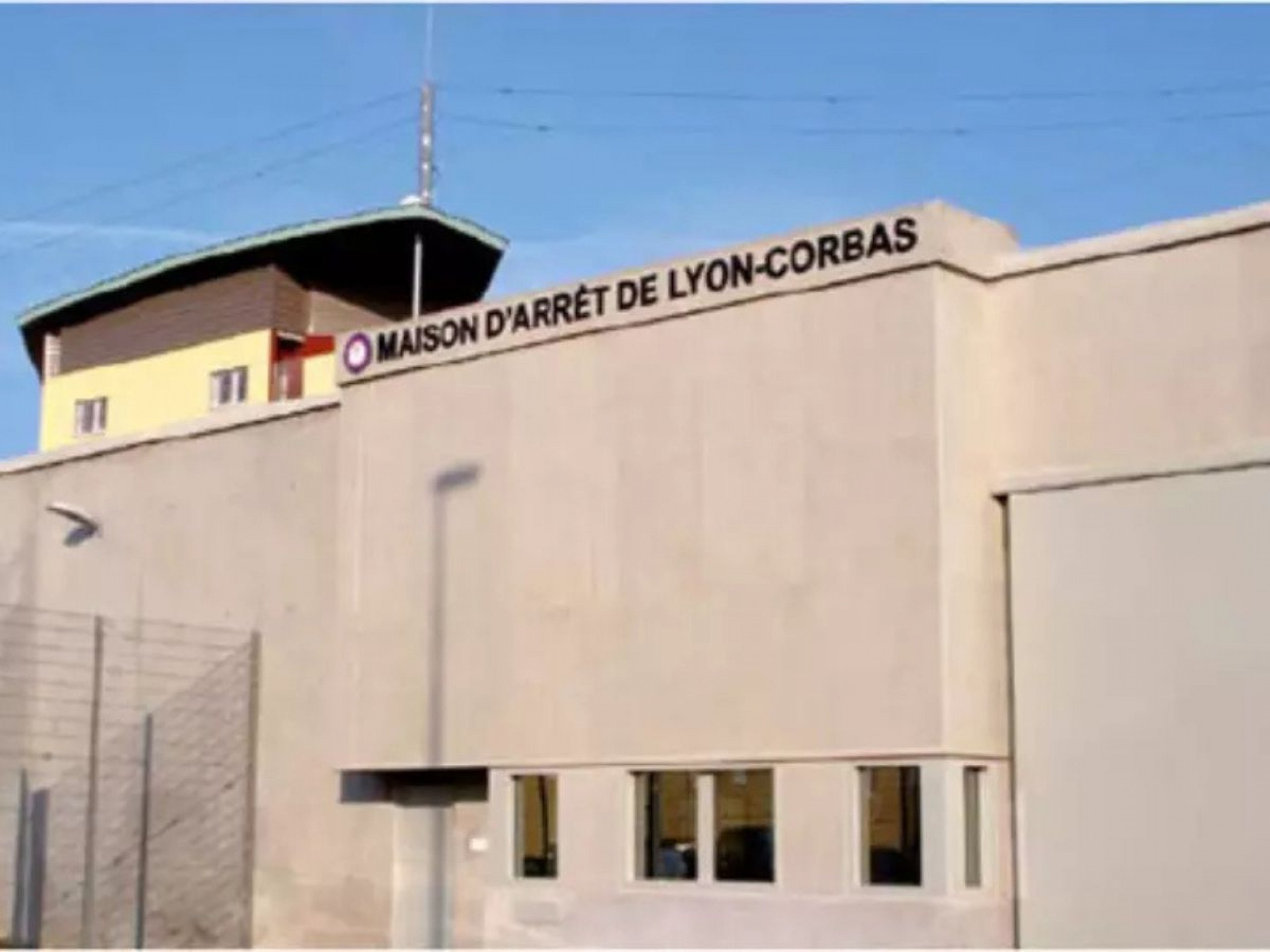 Preso foge da cadeia escondido em bolsa de roupas sujas de outro detento
