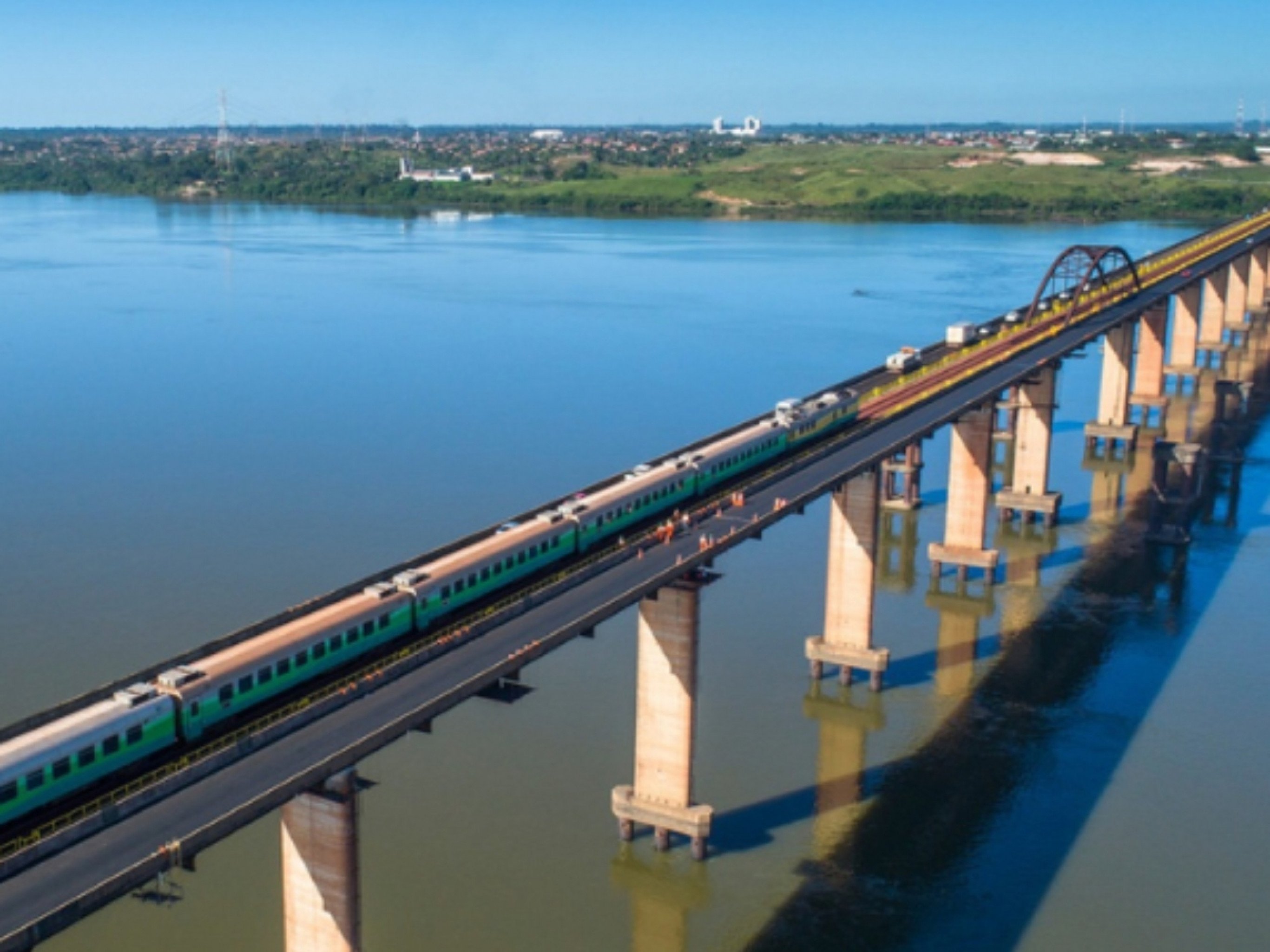 Passeio de trem que passa por 27 cidades promete uma viagem linda pelo Brasil