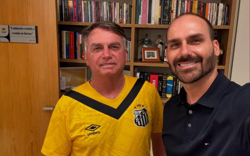 Eduardo Bolsonaro e Jair Bolsonaro | abc+