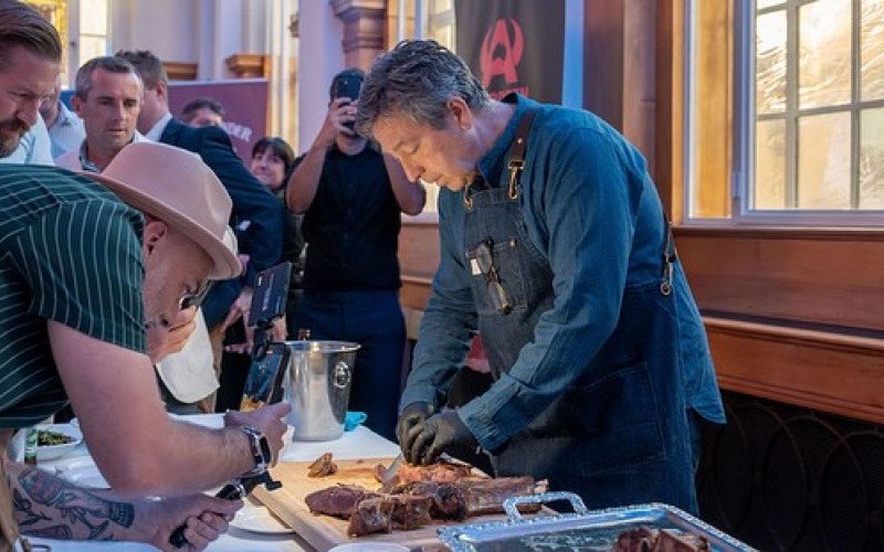 Além de Gregg Wallace, John Torode foi demitido do MasterChef do Reino Unido | abc+