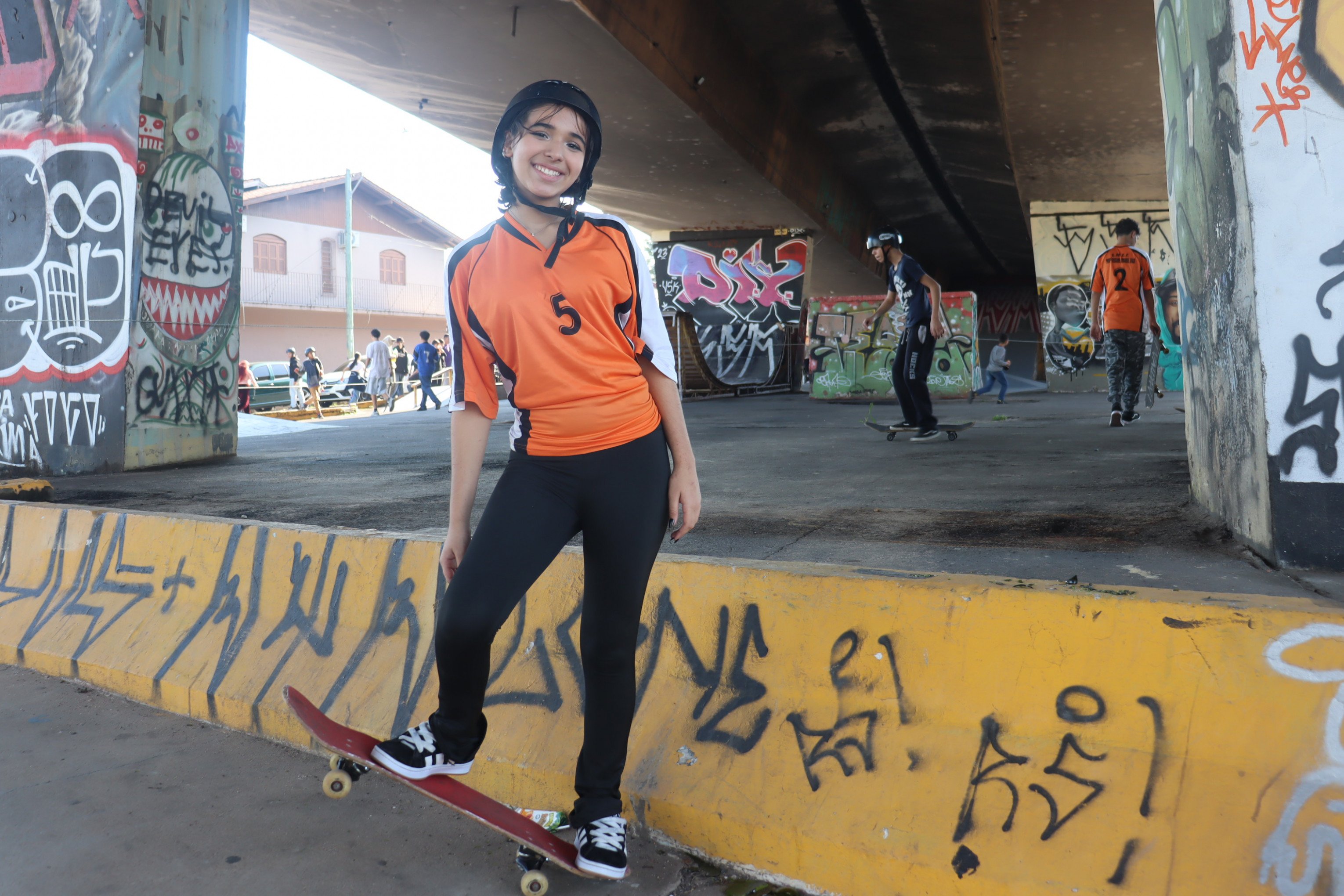 Jovens skatistas competem nos jogos escolares de Sapucaia do Sul