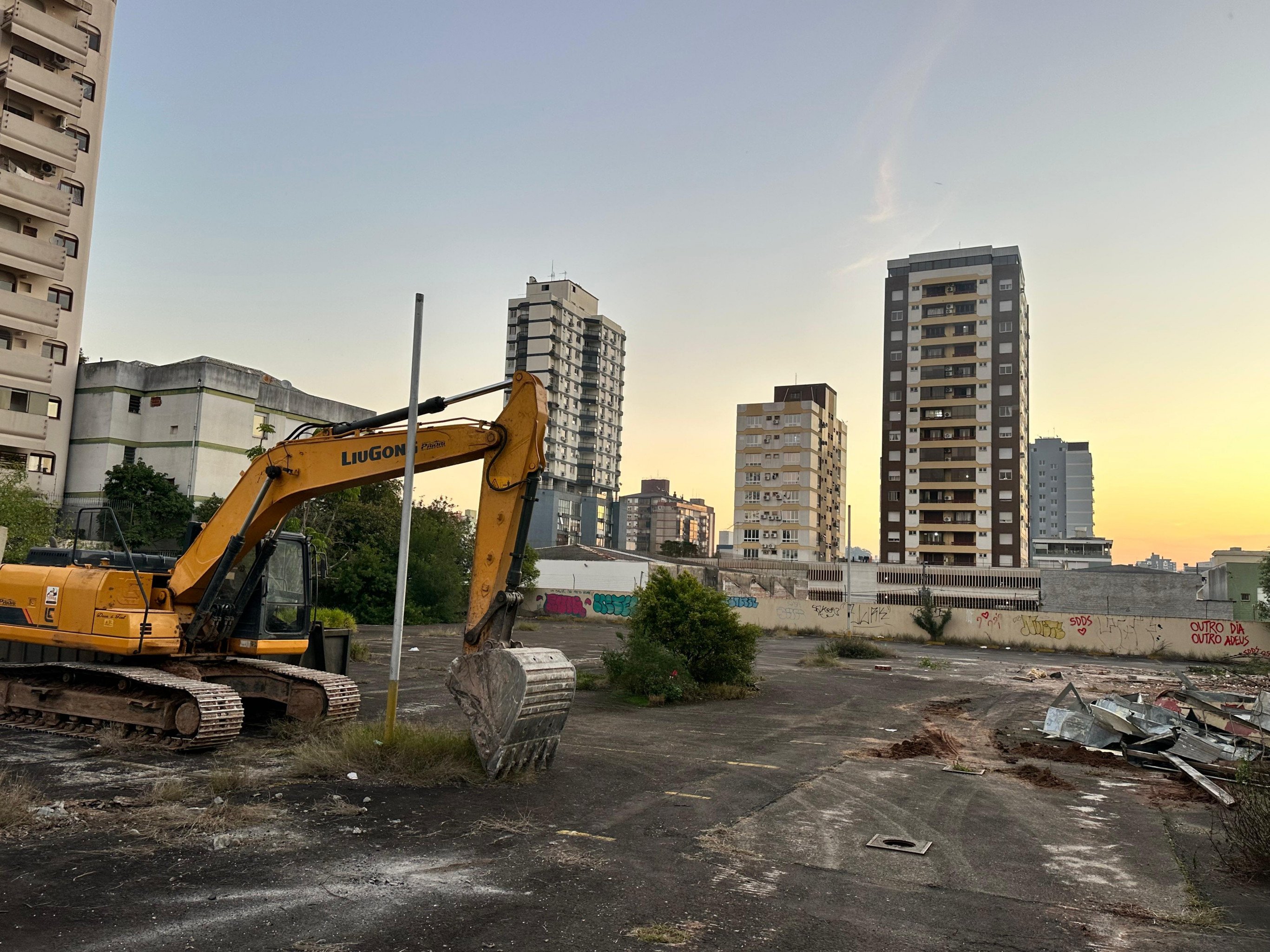 Obra no antigo prédio do Nacional chama a atenção de moradores na região central de Novo Hamburgo