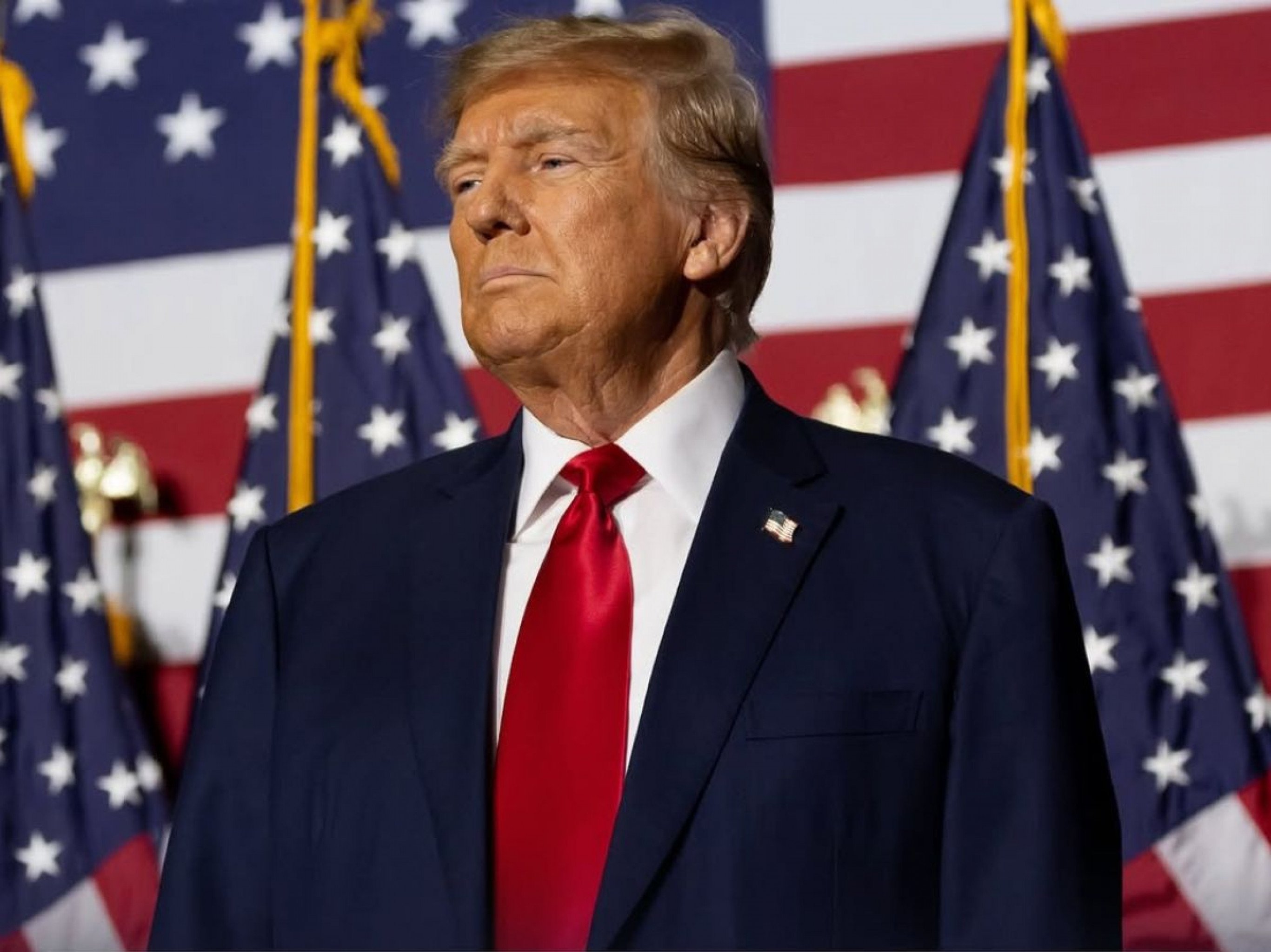Advogado de Trump critica prisão de Bolsonaro e vê afronta após alívio em tarifas