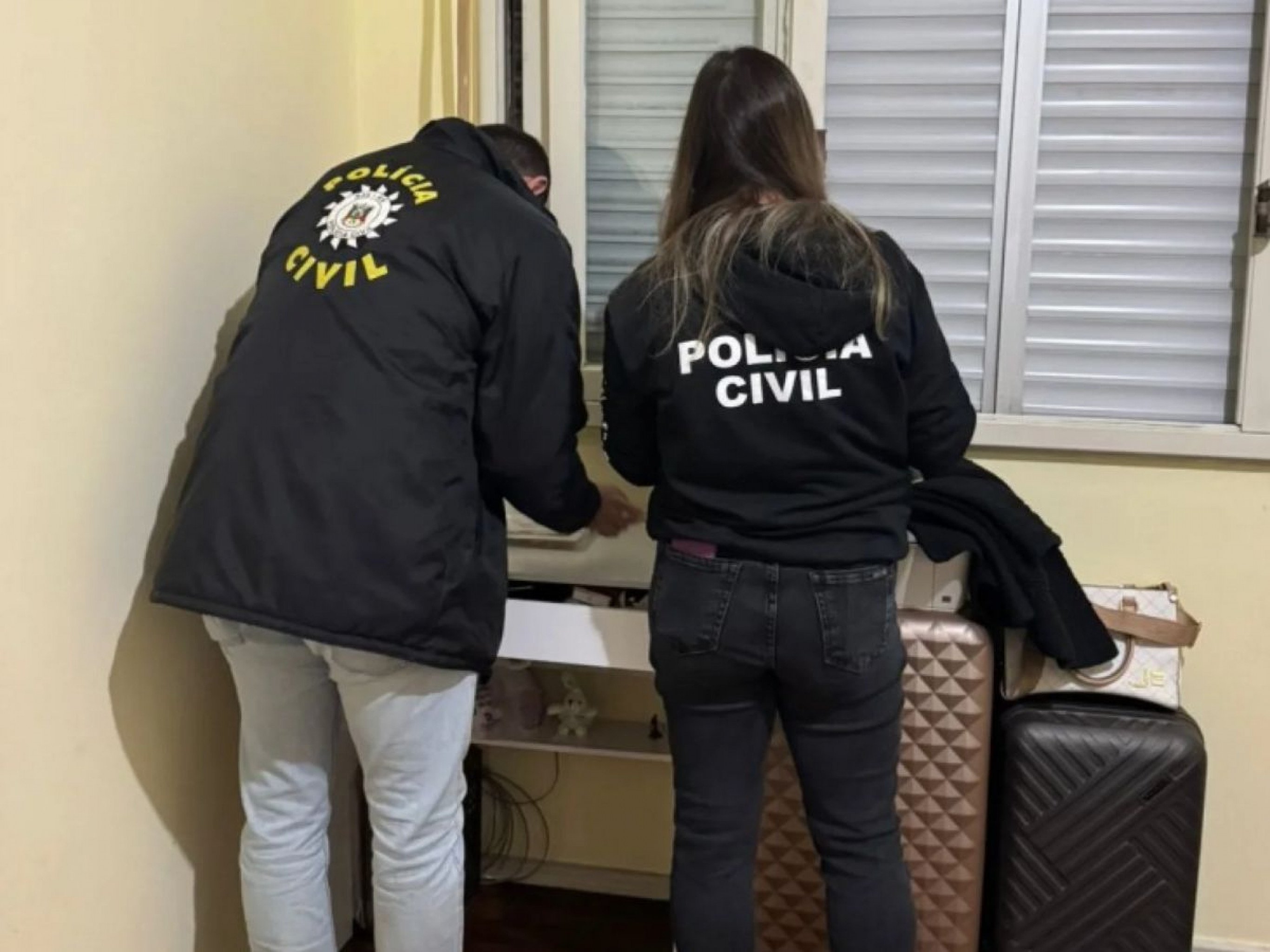 Falsa psicóloga atendia crianças em três consultórios com o registro de uma profissional de Ivoti