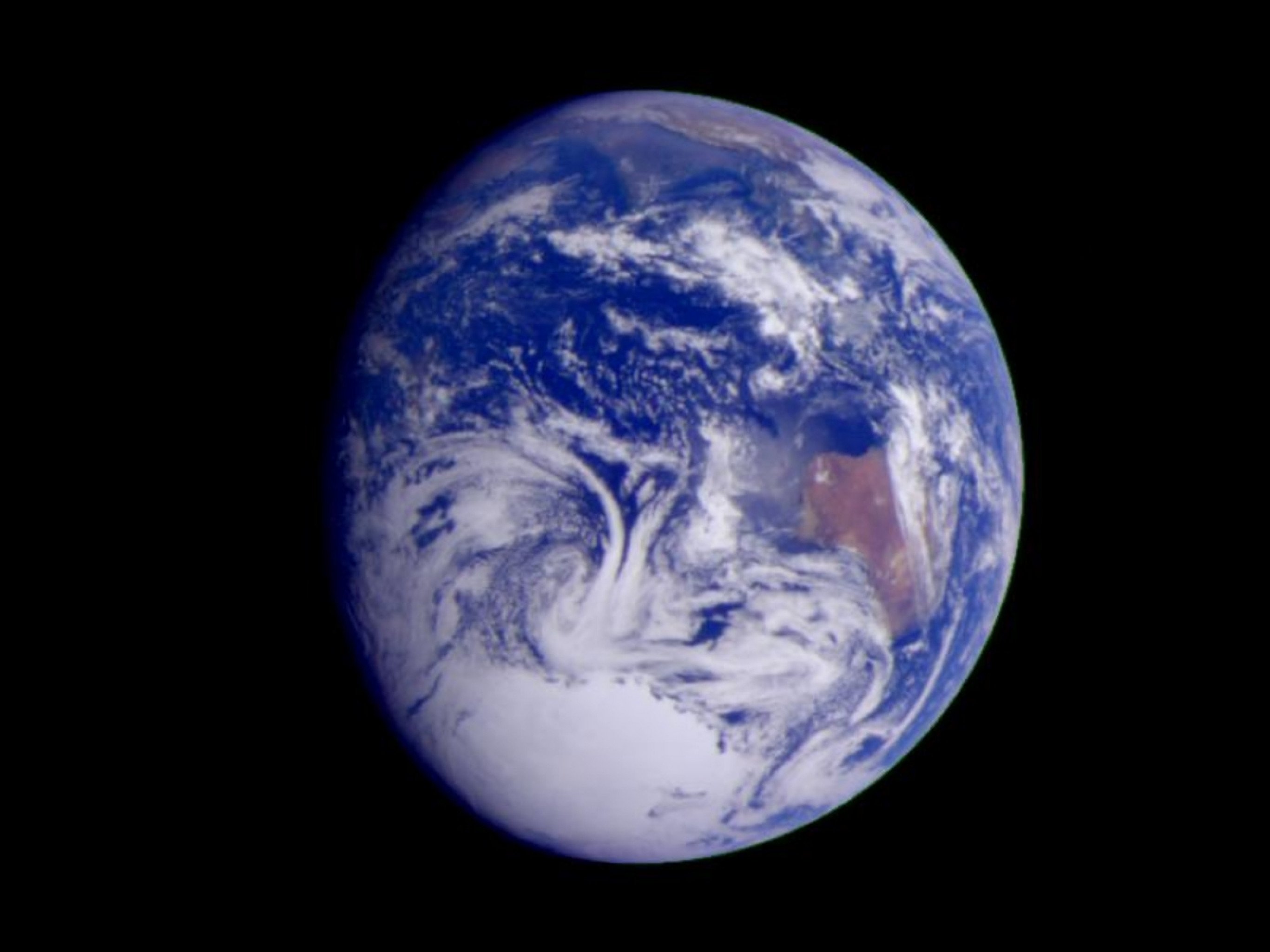Terra perde até 55 mil toneladas todos os anos, mas não como você espera