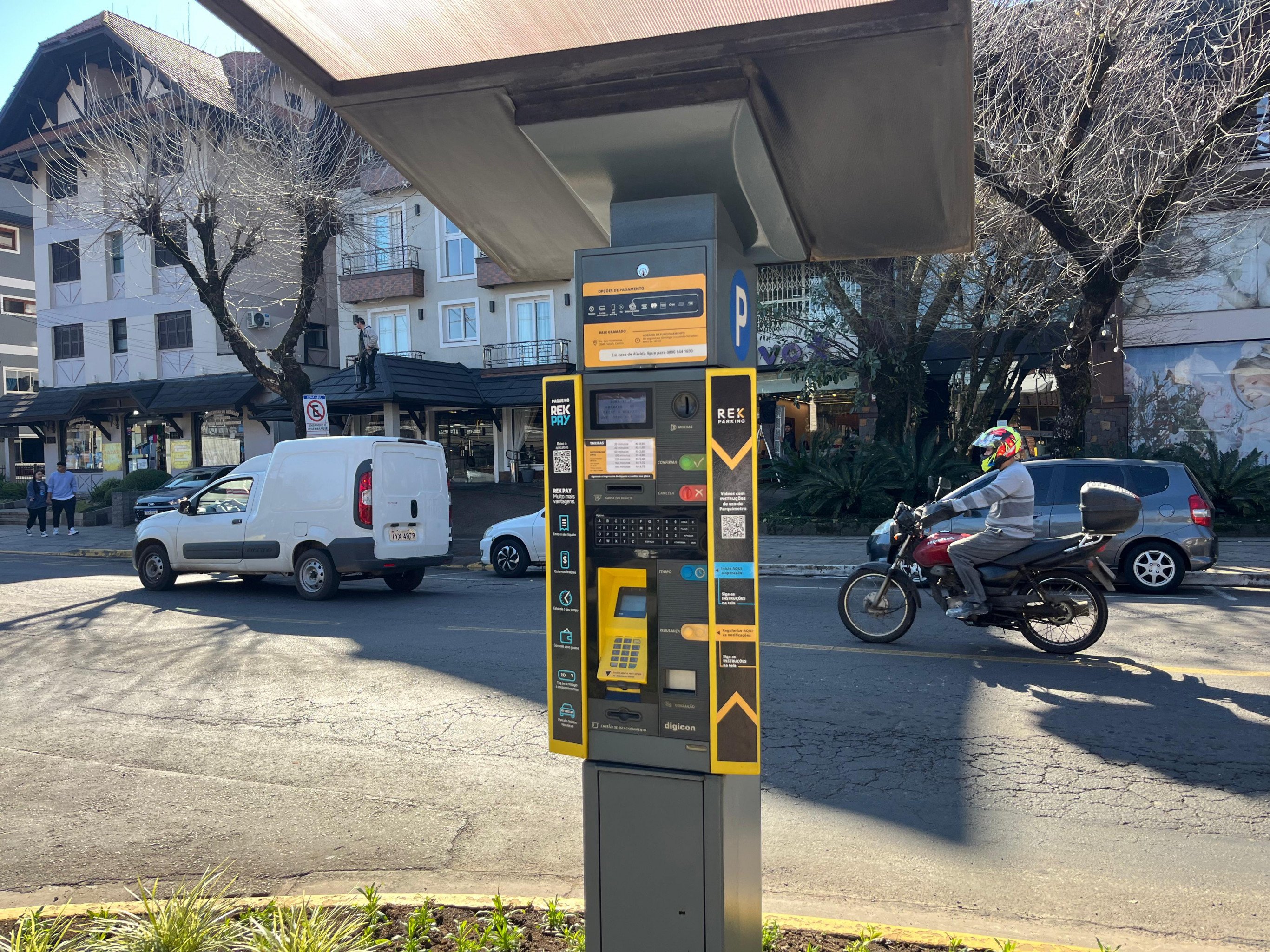 Votação sobre ampliação do estacionamento rotativo em Gramado é adiada na Câmara de Vereadores