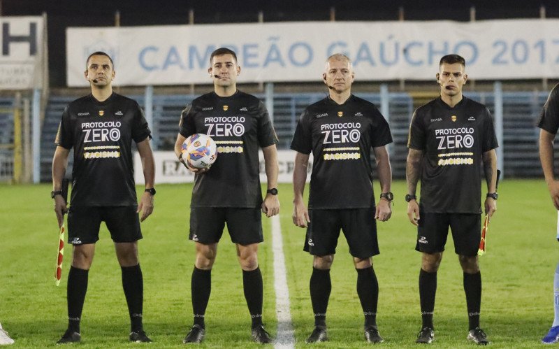 Novo Hamburgo x Esportivo, no Estádio do Vale pela Divisão de Acesso