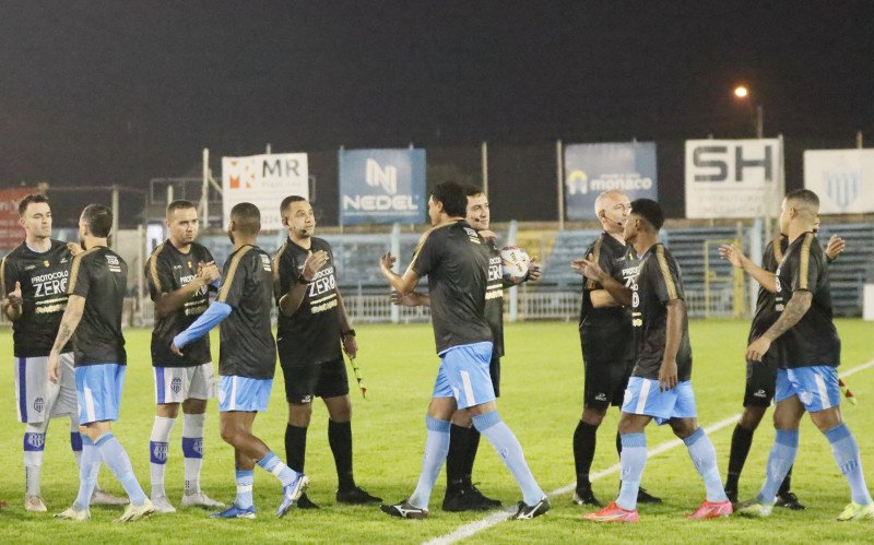 Novo Hamburgo x Esportivo, no Estádio do Vale pela Divisão de Acesso