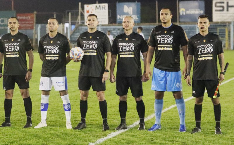 Novo Hamburgo x Esportivo, no Estádio do Vale pela Divisão de Acesso
