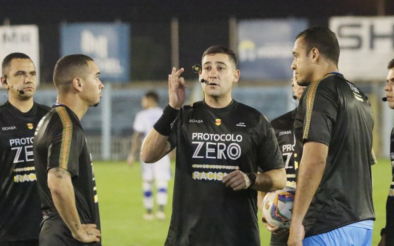 Novo Hamburgo x Esportivo, no Estádio do Vale pela Divisão de Acesso