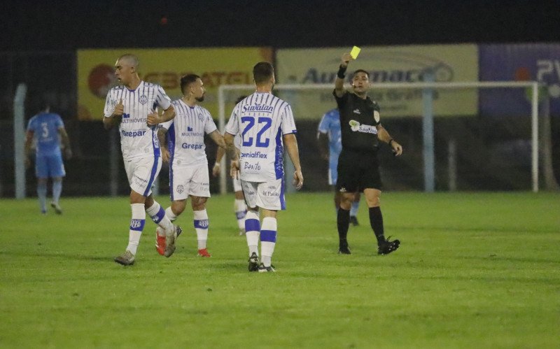 Novo Hamburgo x Esportivo, no Estádio do Vale pela Divisão de Acesso