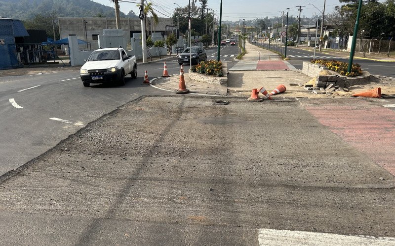 Reparos na Avenida Presidente Vargas, em trecho recentemente duplicado, devem durar entre duas e quatro semanas