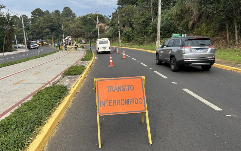 Reparos na Avenida Presidente Vargas, em trecho recentemente duplicado, devem durar entre duas e quatro semanas