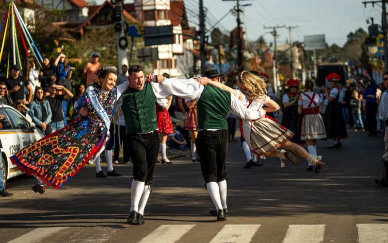 Desfile da Integração faz parte da programação do Festival de Folclore de Nova Petrópolis