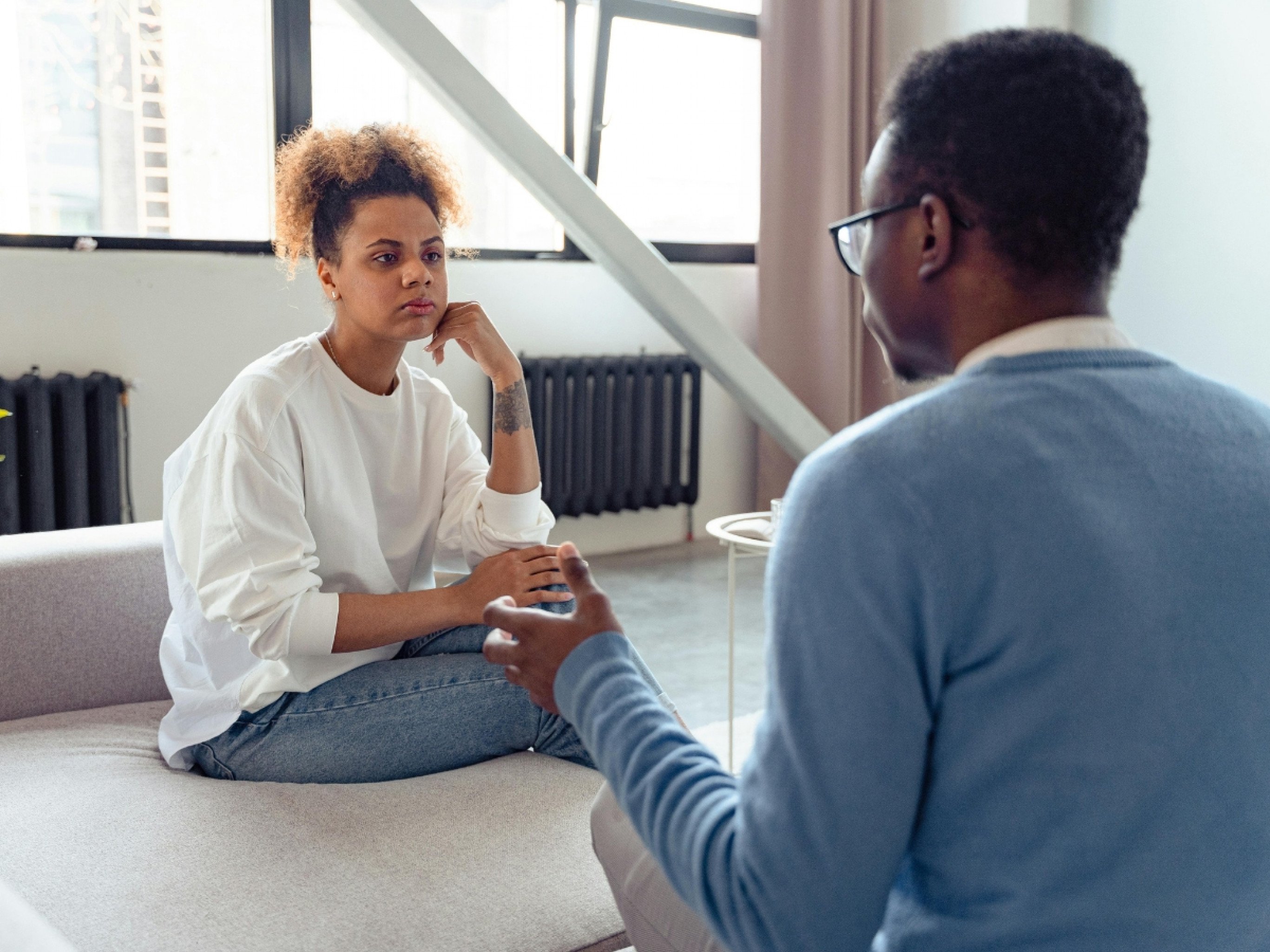 Essas duas palavras podem fazer toda a diferença no seu relacionamento, segundo a psicologia