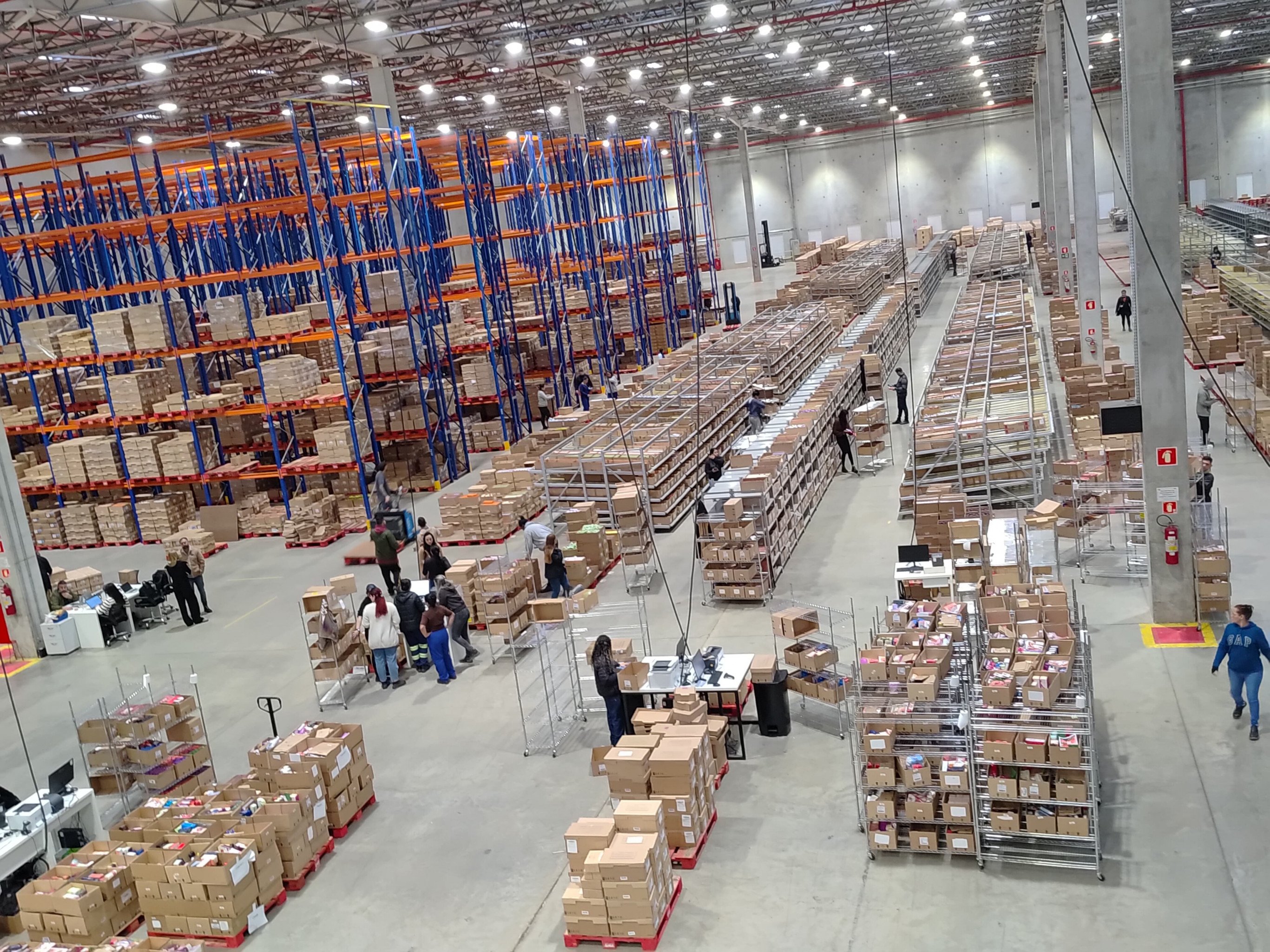 Pedidos entregues no mesmo dia? Conheça o novo Centro de Distribuição da Natura que agiliza entregas no RS