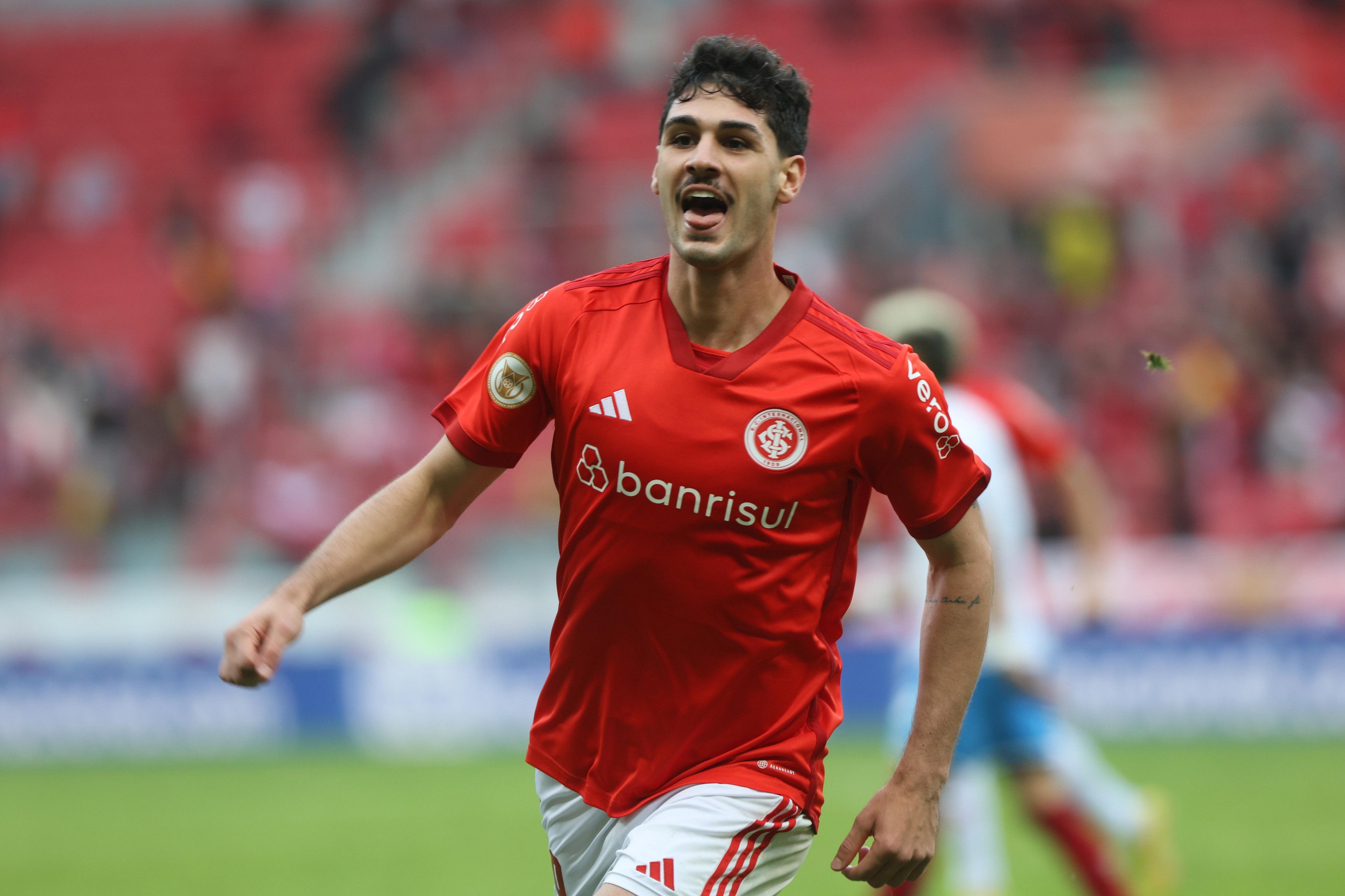 Ex-Inter, Johnny é anunciado pelo Atlético de Madrid
