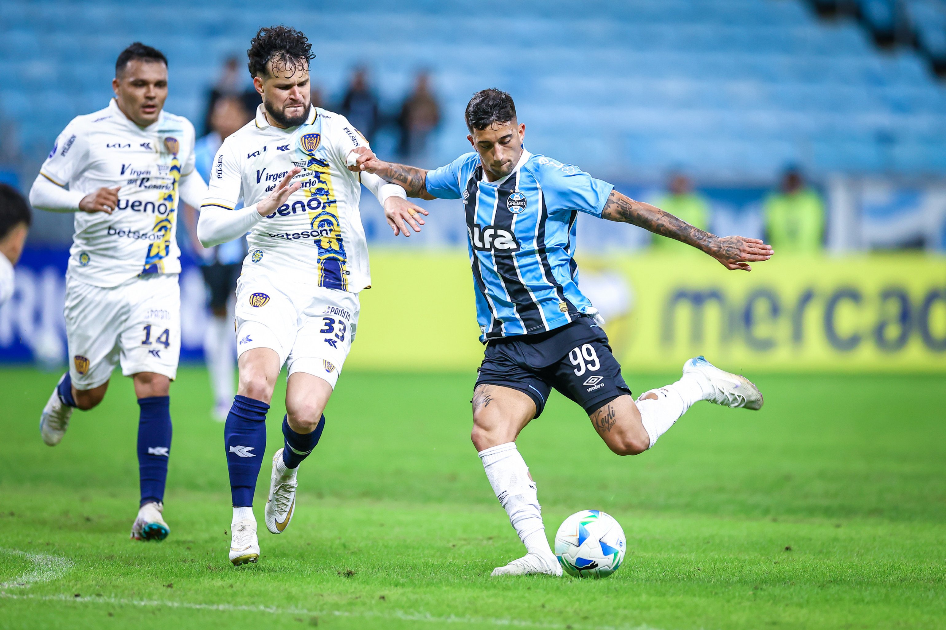 Antes do duelo pela Sul-Americana, Conmebol pune jogador gremista