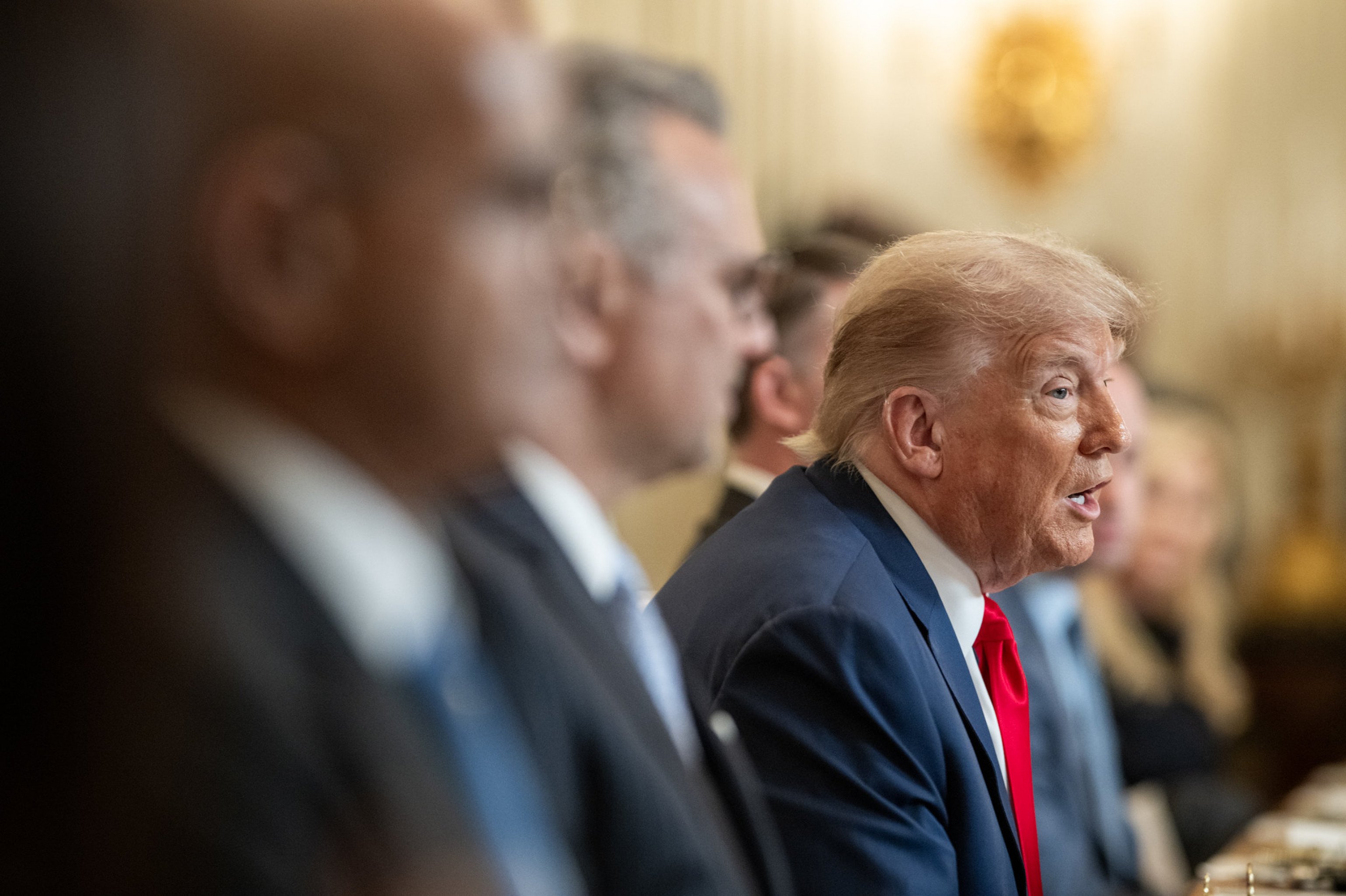 Trump crê que Bolsonaro "está sob ataque de um sistema judicial armado" e volta a citar "caça às bruxas"