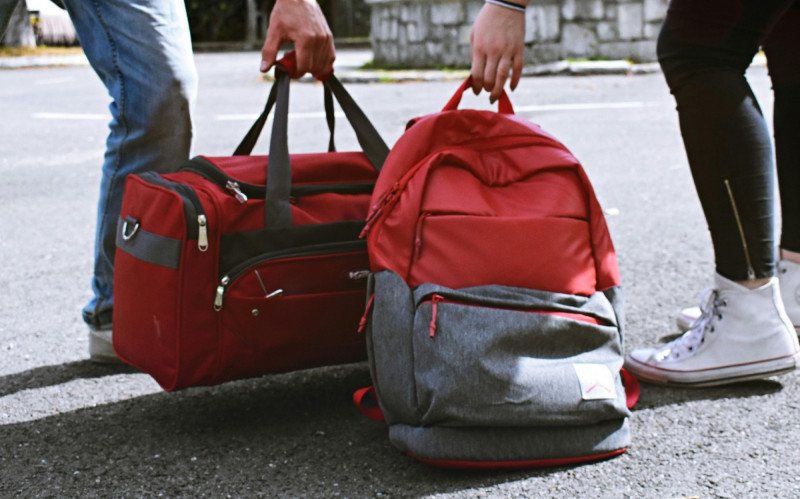 Confira abaixo cinco que devem ser evitados a todo custo em viagens para não gastar demais | abc+