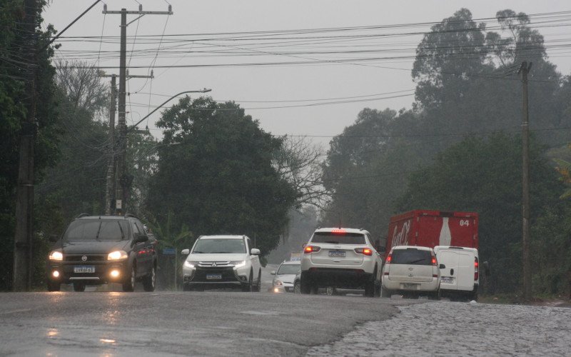 Buracos e asfalto deteriorado são alguns dos problemas na Rua Presidente Lucena entre a Avenida Walter Klein e a rótula da Boa Saúde | abc+