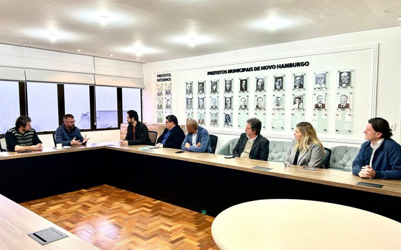 Encontro ocorreu no final da manhã desta quinta-feira (17), no Centro Administrativo Leopoldo Petry | abc+