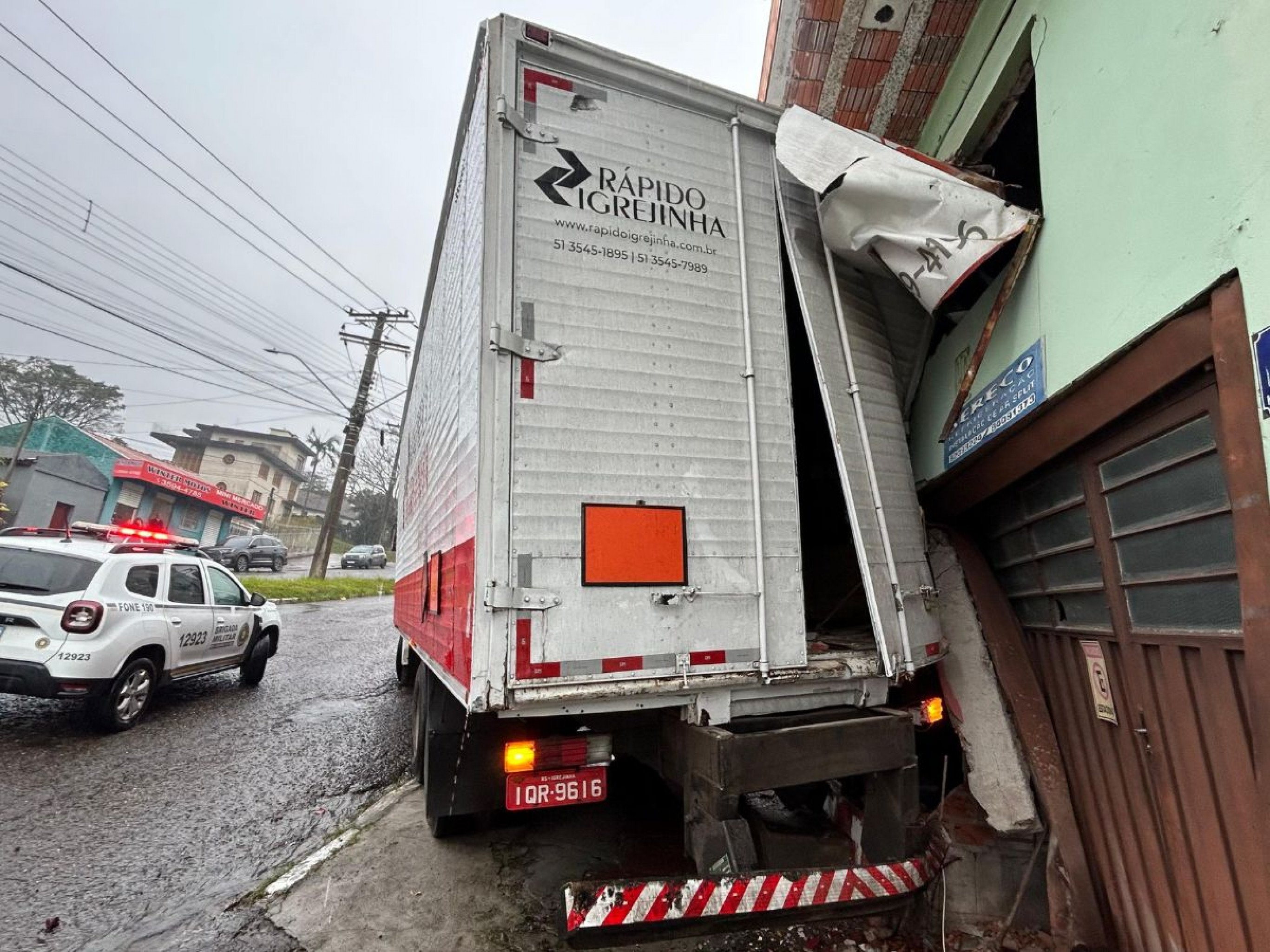 Polícia investiga morte de mecânico atropelado durante manutenção em caminhão em Novo Hamburgo
