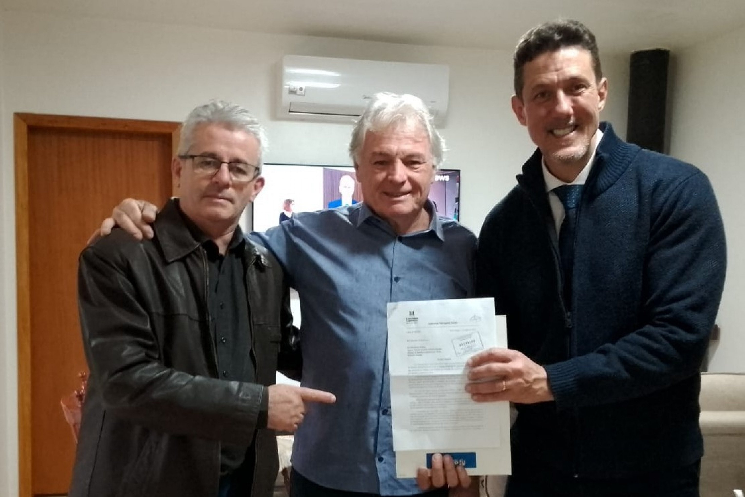 Pai do prefeito de Novo Hamburgo se filia a partido diferente do filho