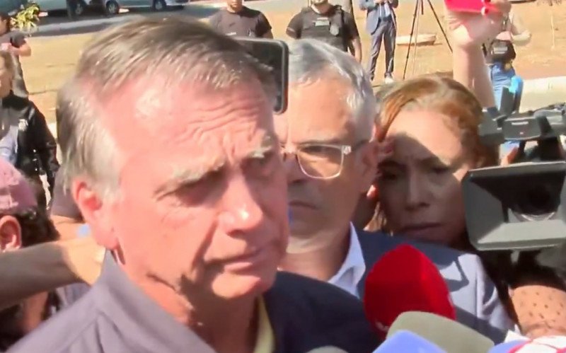 "Nunca pensei em sair do Brasil": Ex-presidente alega motivação política na ação que encontrou US$ 14 mil e R$ 8 mil em sua casa | abc+