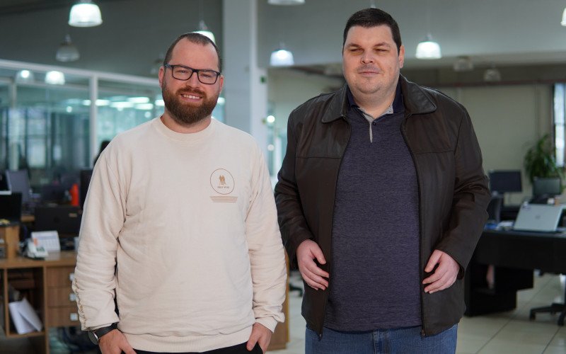 Os comunicadores Wesley Wierganowiez e Anderson Dilkin comandam o Radar 103 a partir desta segunda-feira | abc+