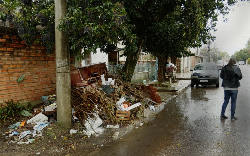 Descarte irregular de lixo na Rua Almirante na altura do número 270 | abc+