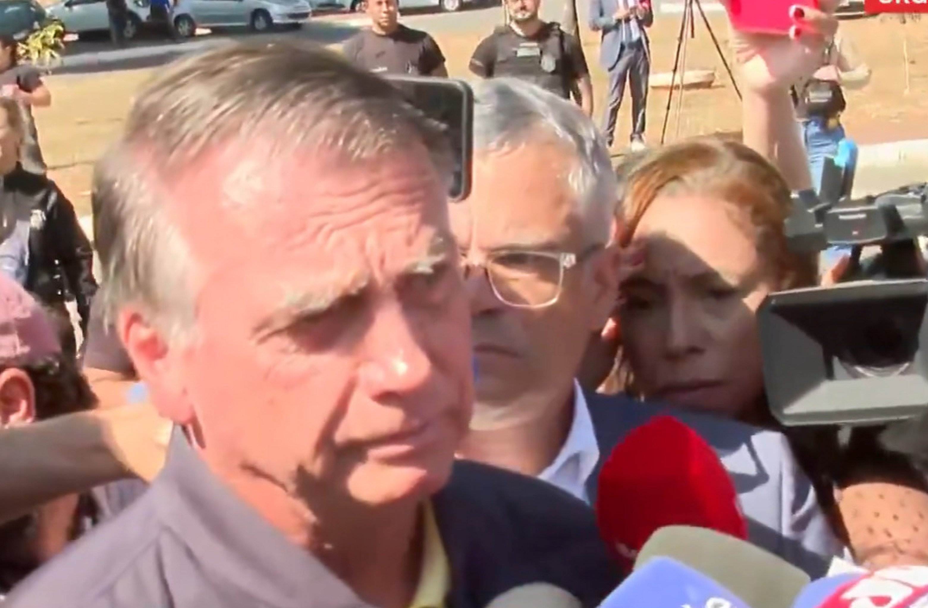 "Nunca pensei em sair do Brasil": Ex-presidente alega motivação política na ação que encontrou US$ 14 mil e R$ 8 mil em sua casa