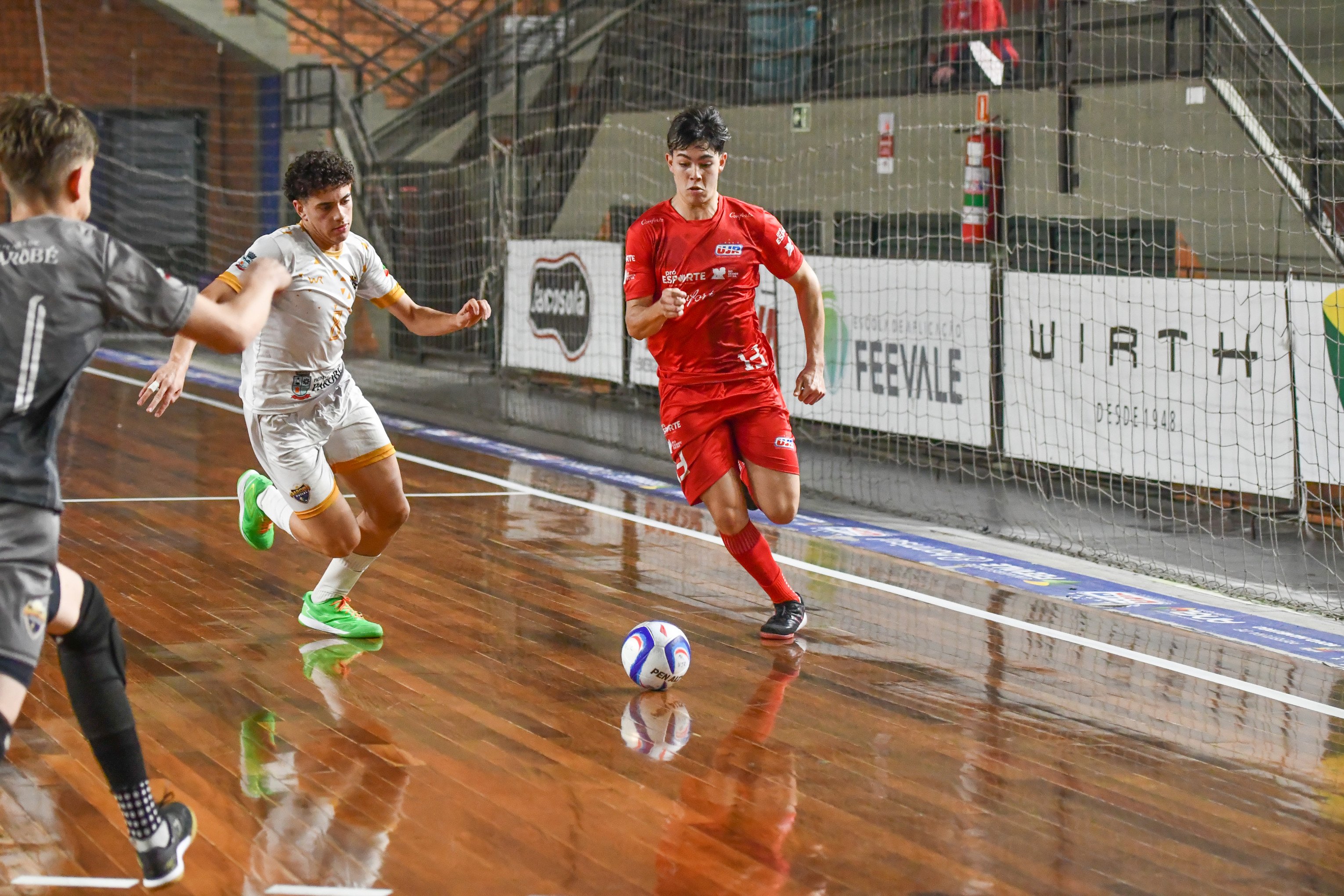 UJR vence no Sub-17 e segue na briga por classificação no Gauchão de Futsal