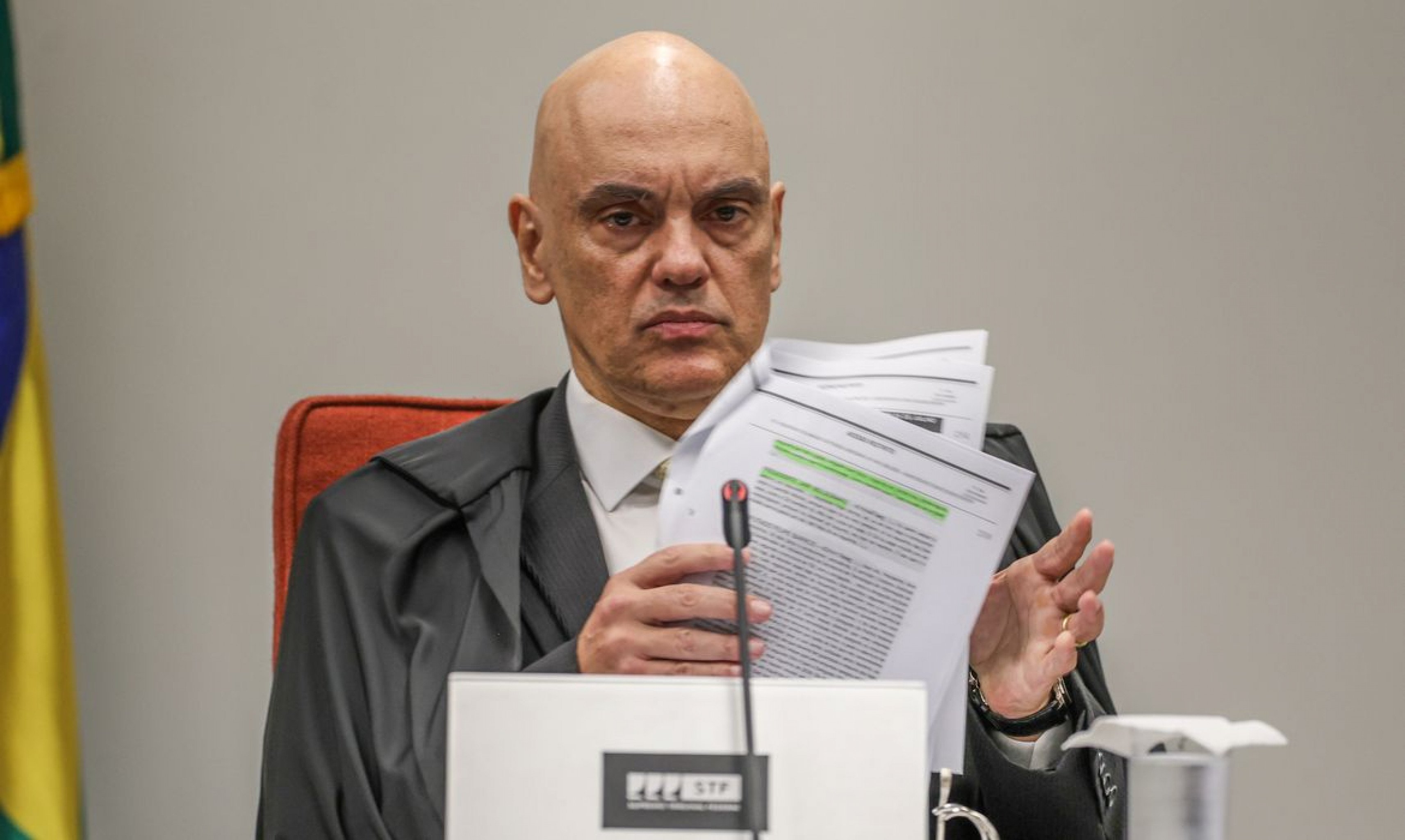 Moraes diz que Eduardo Bolsonaro intensificou prática de condutas ilícitas