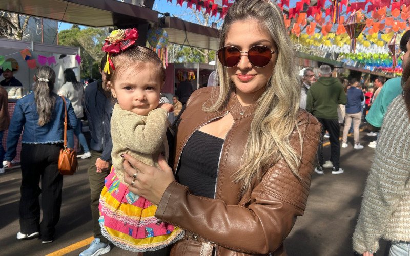 Karine e e Lavínia no Arraial de Campo Bom | abc+