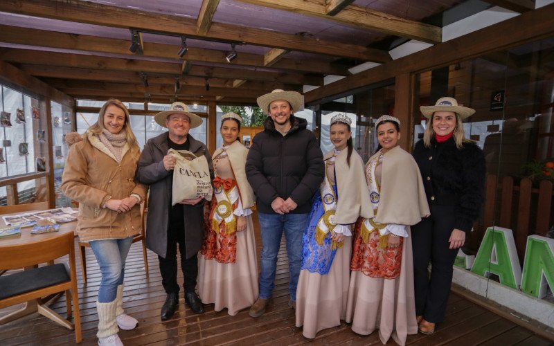 Prefeito Gilberto recebe o secretário do Turismo do RS na Festa Colonial