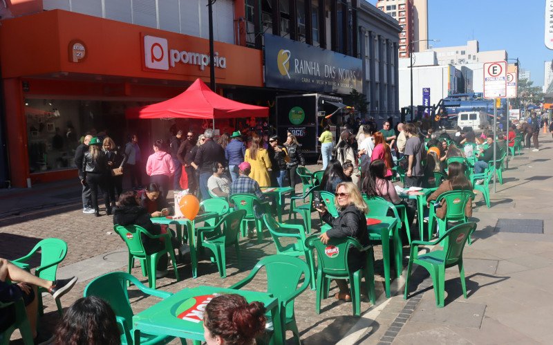 Evento Viva São Léo movimenta a segunda quadra da Rua Independência