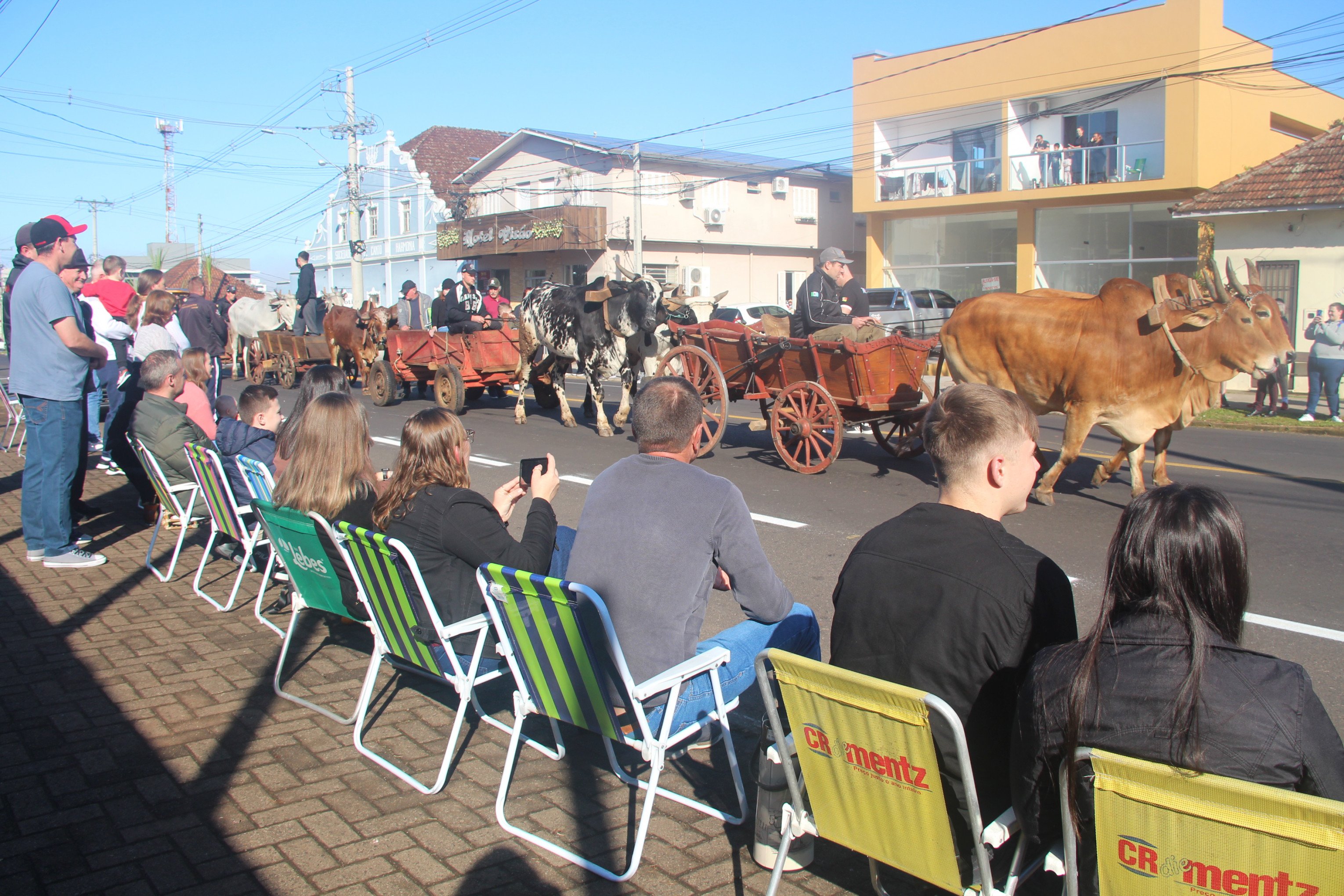 Desfile da Kolonistenfest celebra raízes alemãs e une culturas em Ivoti